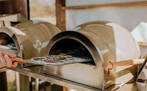 Horno pizza TAI fabricado en acero inoxidable, a leña con quemador